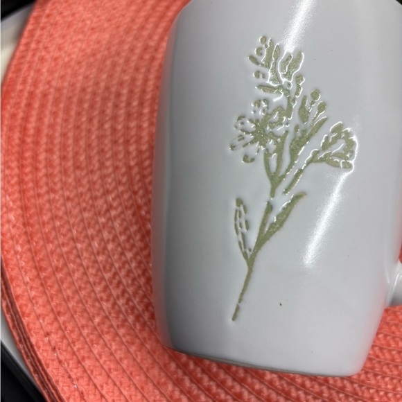 The Secret Garden Organic Green Tea 50 tea bags & white coffee cup w/ decor tin - Picture 3 of 5